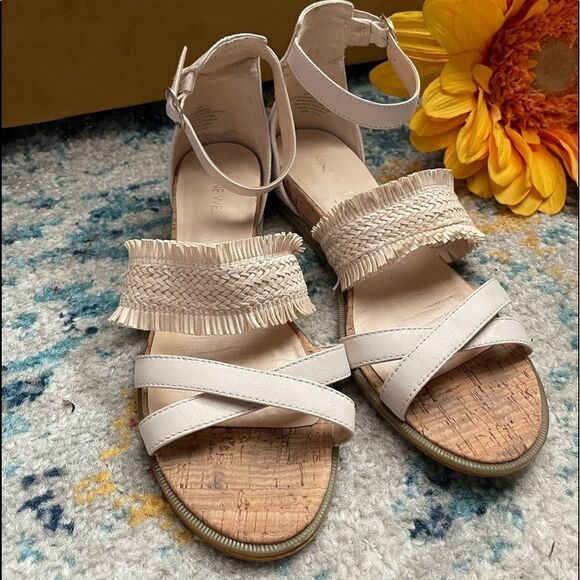 Nine West Vernell creme leather sandals ankle strap 7.5 - Picture 2 of 6